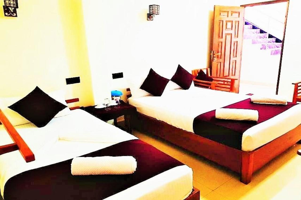 Luxury Everest Hotel Trincomalee Exterior foto
