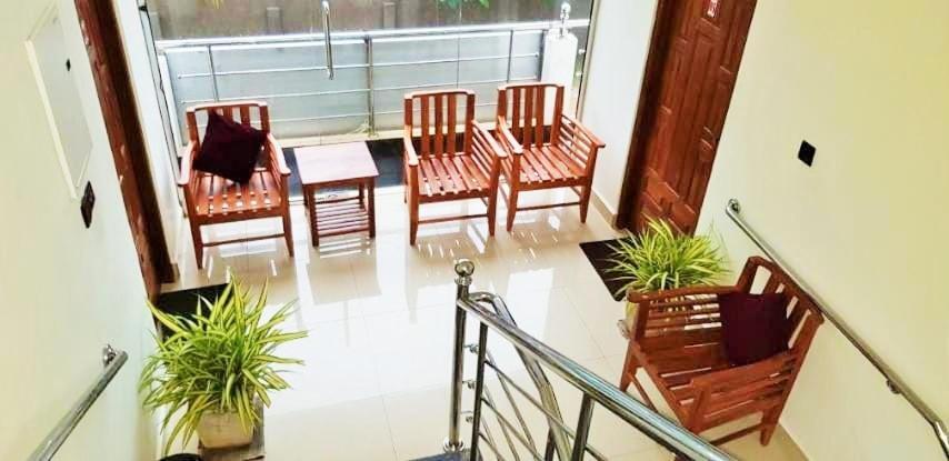 Luxury Everest Hotel Trincomalee Exterior foto